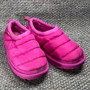 UGG Fuchsia Quilted Slippers | Cozy Lined | Women’s 6